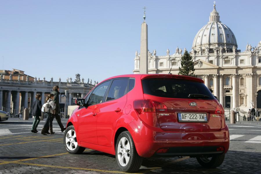  Kia Venga 2010 года  (фото 25 из 199)